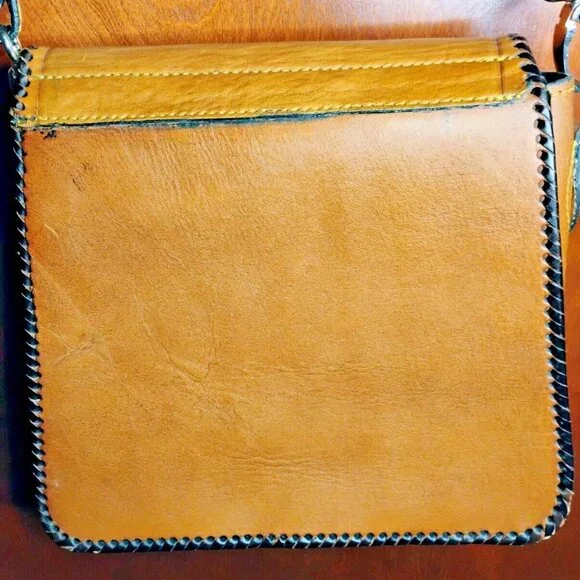 Western Horse Shoulder Purse Fold Close Magnetic Button Close Leather - Picture 3 of 4